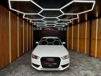 Audi A4 Avant 2.0 TDI S-LINE - 3