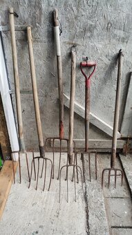 Predám záhradné náradie , motyky, rýle, motyky veľké, malé, - 3