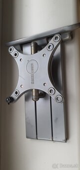 Robustný nástenný stojan na TV - 3