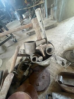 Predaj príslušenstva zo starej dielne - 3