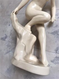 Stará porcelánová soška - 3