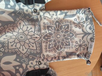 Belenka erognomicky, rastuci nosic od 3kg - 3