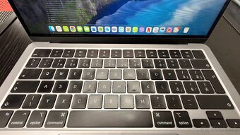 Predám Macbook Air M2 16GB RAM, 512SSD, vadný dislej - 3