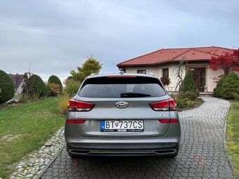 Hyundai i30 CW 1.5 TGDi BENZÍN + mHEV, AUTOMAT, kúpené v SR - 3