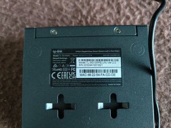 TP-Link TL-SG105 1Gbit switch 5 port - - 3