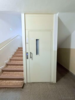 Znížená cena-1.iz byt s veľkou lodžiou a pivnicou v Trnave. - 3