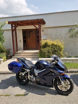 VFR 800 VTEC (RC46II) - 3