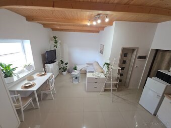 NA PREDAJ 2 IZBOVÝ BYT S PARKOVANÍM BRATISLAVA - 3