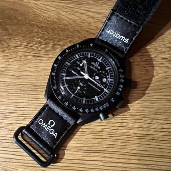 Omega Swatch Mission to the Moonphase snoopy - 3