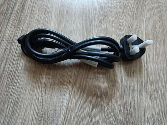 Kábel s UK vidlicou - 3