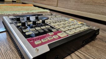 Roland SP-555 Legendárny sampler - 3