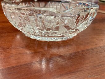 Predám popolník z brúseného skla - 3