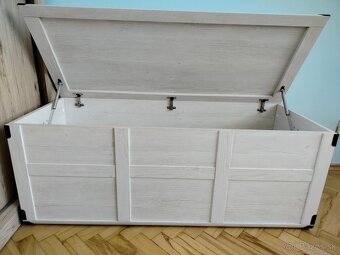 Predám bielu truhlicu šírka 120 cm - 3
