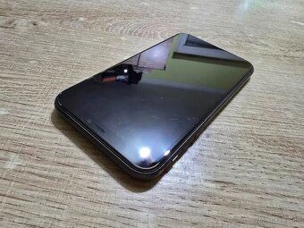Iphone 11 128gb s novou bateriou plnefunkcny ma len bezne zn - 3