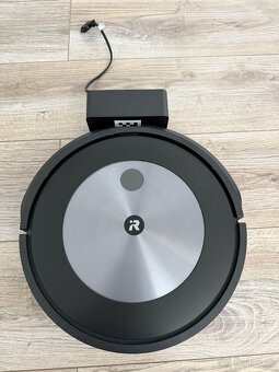 Predam iRobot Roomba j7 - 3