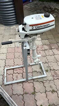 Predam zavesny Lodny motor Johnson 2 HP dvojvalcový lodný mo - 3