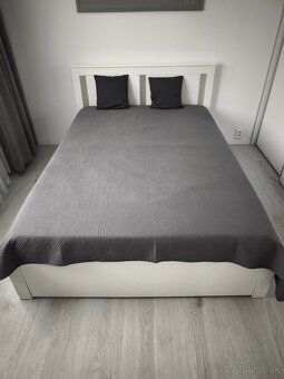 Biela posteľ 140x200 s roštom, matracom a úložným priestorom - 3