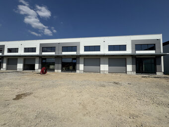Predaj novopostaveného obchodného skladu 300 m² pri diaľnici - 3