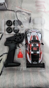 RC Drift Racing Auto ENOZE -  Červeno-Biela - 3
