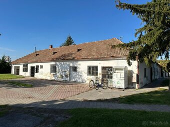 Budova v centre obce Žihárec. - 3