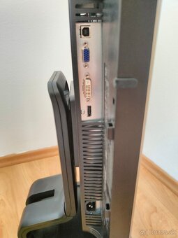 HP Compaq LA2405wg (24") - 3
