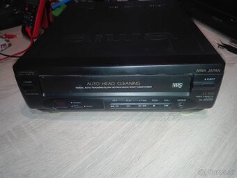 VHS videoprehrávač AIWA+TV farebné, 14“. - 3