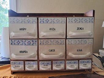 Organizer na koreniny porcelánové v drevenom dtojane - 3