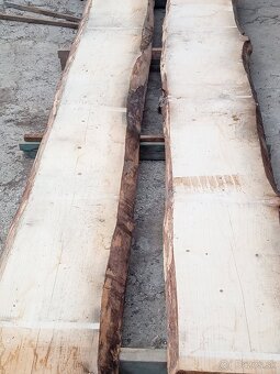 Predám suché smrekové fošne dĺžka 4m šírka 50-60 cm . fošne - 3