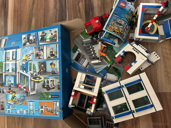 LEGO CITY 60246 - 3