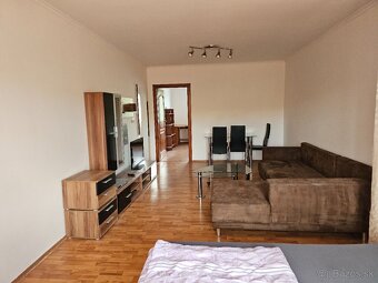 Prerobený 2 izbový byt v dolnej časti mesta KNM - 3