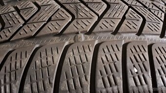 Predám 4ks jazdené zimné 235/55r20-105H Pirelli - 3