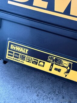 kladivo DeWalt D25134K - 3