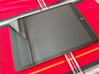 Predám Tablet Apple iPad 10.2 (2021) Wi-Fi 64GB - 3