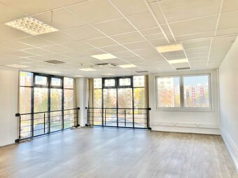 Na prenájom kancelárske priestory 1603 m2 v Living centre v - 3