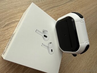 Apple AirPods Pro 2 + ochranné puzdro - 3