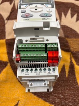 Frekvenčný menič ABB - 3