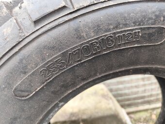 255/70 r16 - 3