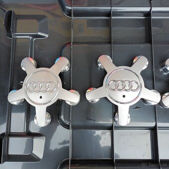 Predám stredové krytky AUDI 4F0601165N - 3