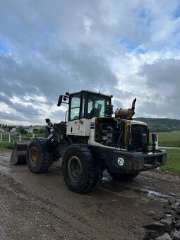 Čelný nakladač Komatsu WA200 - 3