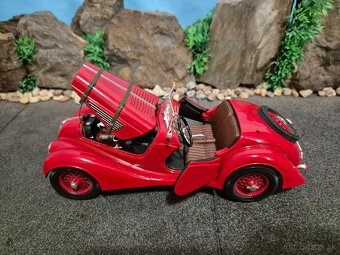 Prodám model 1:18 BMW 328 - 3