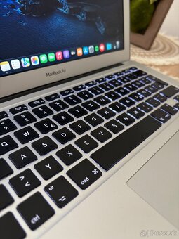 Apple Macbook Air 13-inch - 3