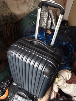 Kvalitné cestovné kufre, rôzne veľkosti - 3