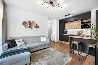 NA PRENÁJOM; Fenomenálny 2,5-izbový apartmán s garážovým stá - 3