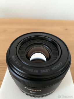 Canon RF 50mm F1.8 STM s príslušenstvom - 3