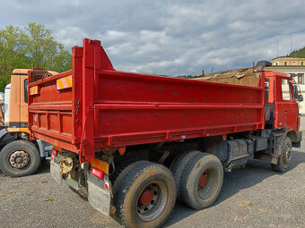 Tatra 815 6x6 sklápěč - 3