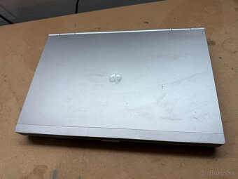 Predám pokazený notebook na náhradné diely zn. HP 8460p. - 3