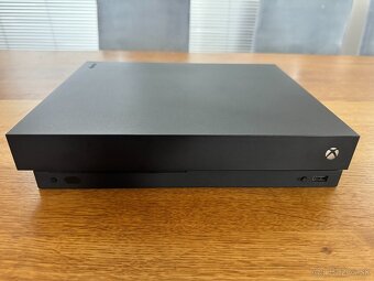 Xbox One X 1TB (4K) + 1 ovládač - 3