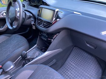 Peugeot 2008 1,2 PureTech STYLE - 3
