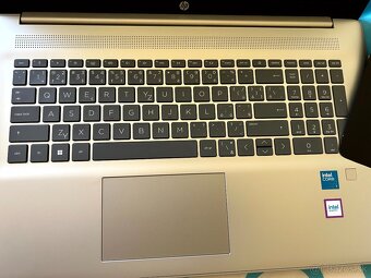 Notebook HP 17-cn4007nc (9W4H5EA#BCM) strieborný - 3