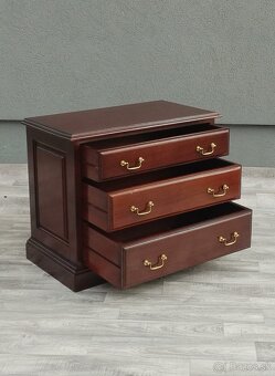 Komoda s 3 zásuvkami. - 3